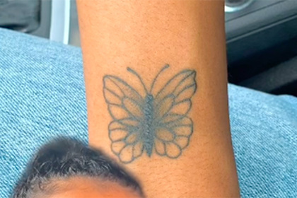 Девушка сравнила фото желаемого тату с реальной работой мастера и разозлилась