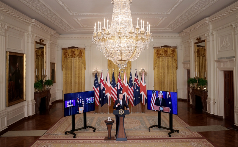 Франция отзовет послов из США и Австралии