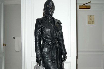 Ким Кардашьян появилась на публике в глухой балаклаве и напугала поклонников