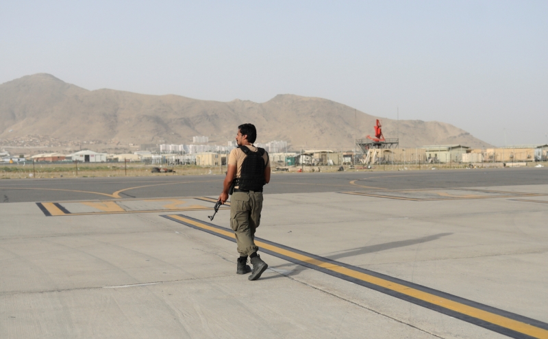 WSJ узнала о согласии США принять угнавших самолеты афганских пилотов