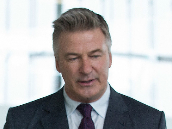 Алек Болдуин во время съемок фильма застрелил женщину-оператора и ранил режиссера (фото)