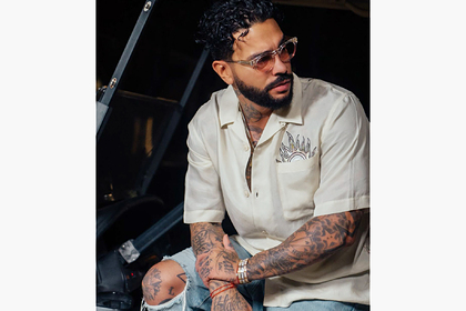 Длинные ногти Тимати на новом снимке озадачили фанатов