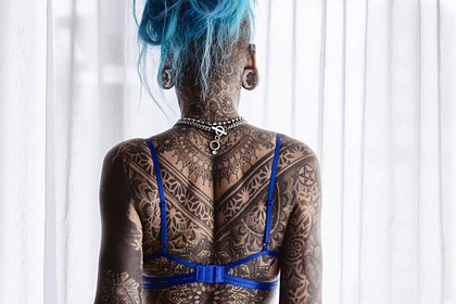 Модель с тату во все тело назвала причину желания измениться до неузнаваемости