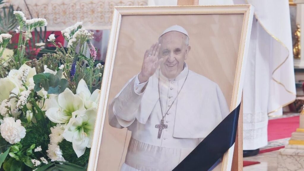 В Москве прошла заупокойная месса по папе римскому