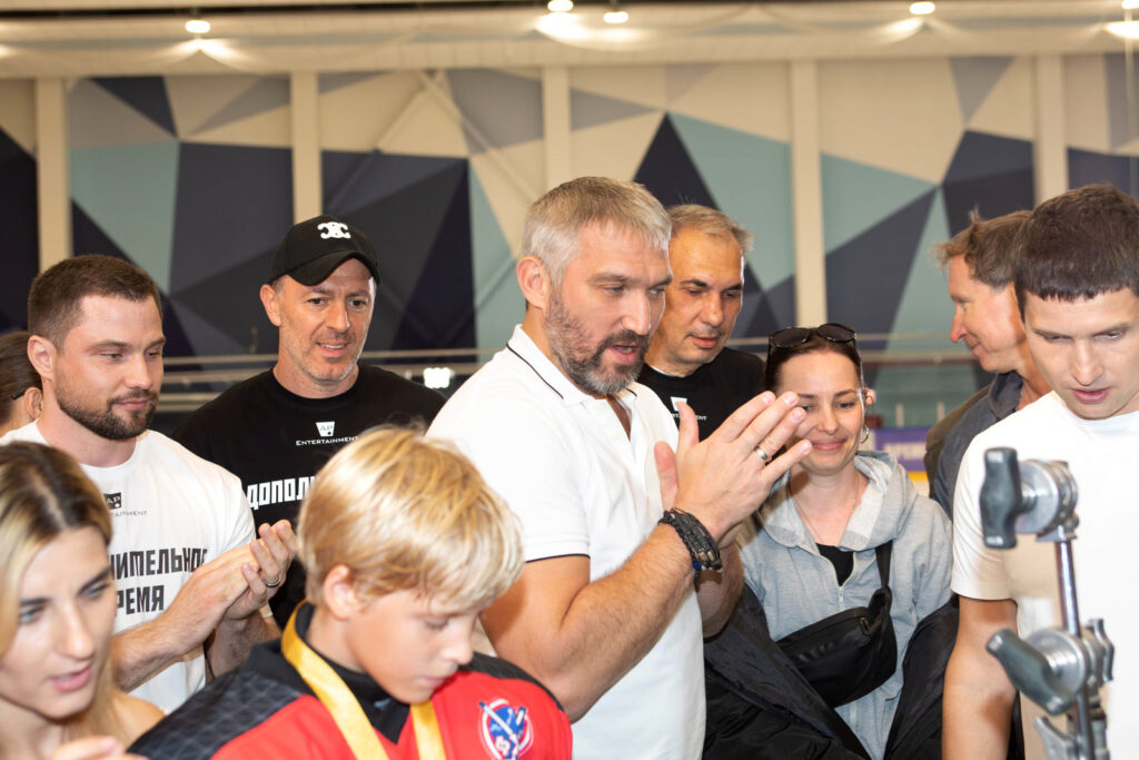 Легенды мирового хоккея Александр Овечкин и Вадим Шипачев приняли участие в съемках фильма «Дополнительное время»